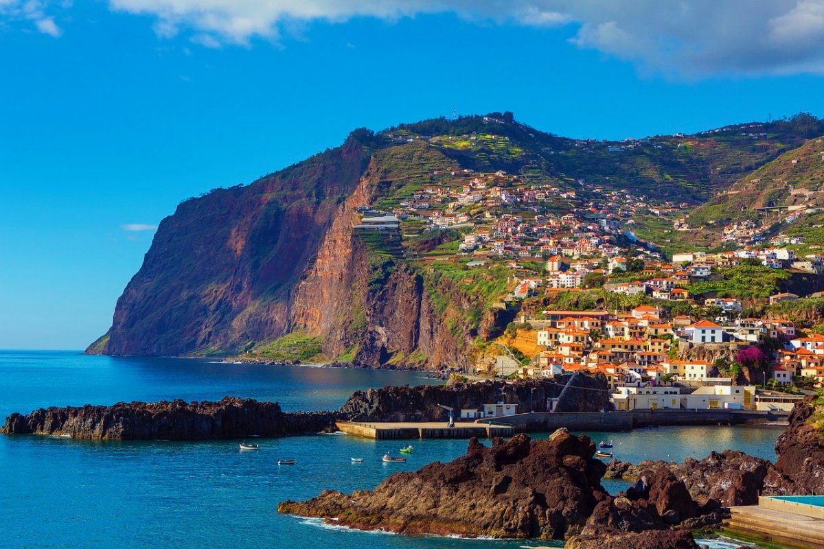 Explora las maravillas naturales de las islas de la Macaronesia en un catamarán