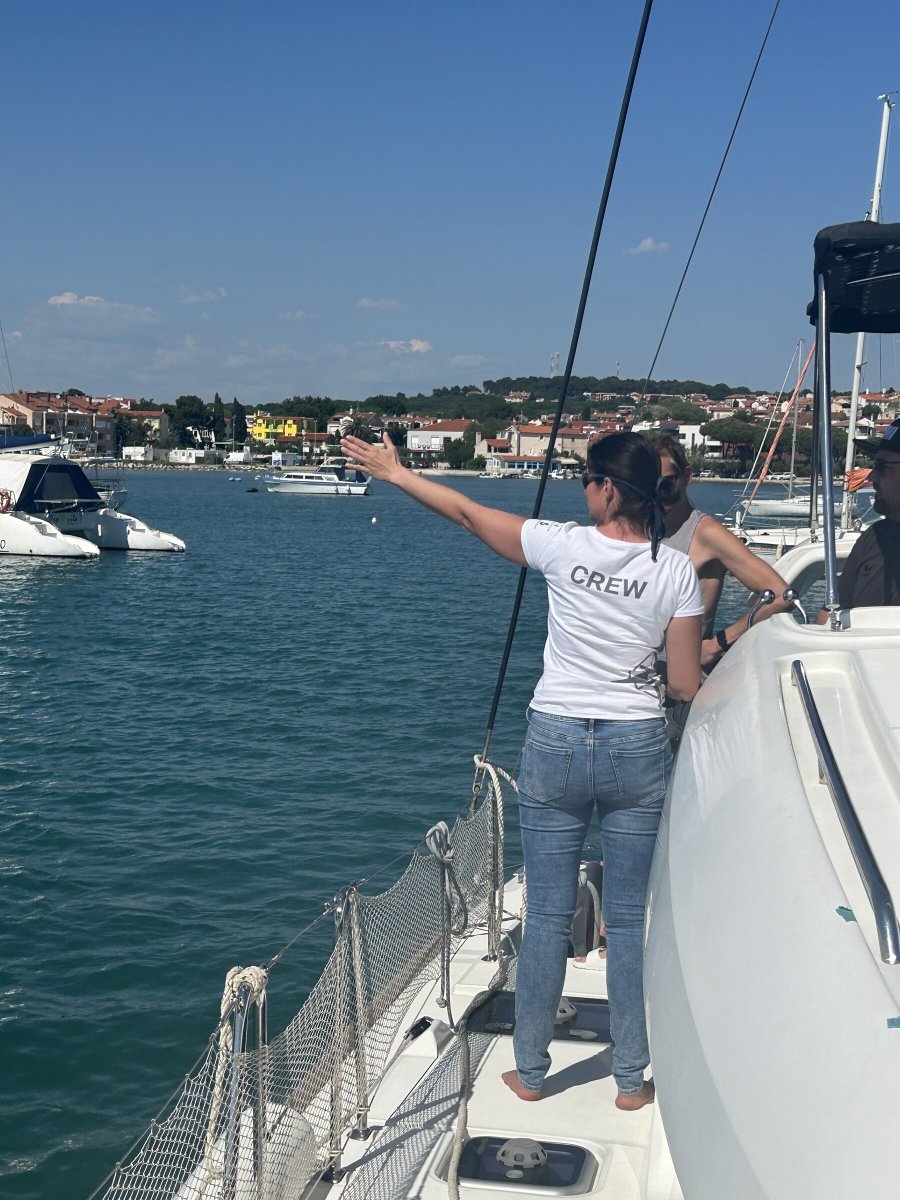 Sailing and safety courses at sea