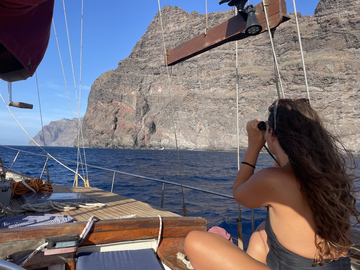Disfrutando de la playa de Güigüí en un viaje en barco