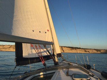 Sonnenuntergang auf einem Segelboot ab Getxo
