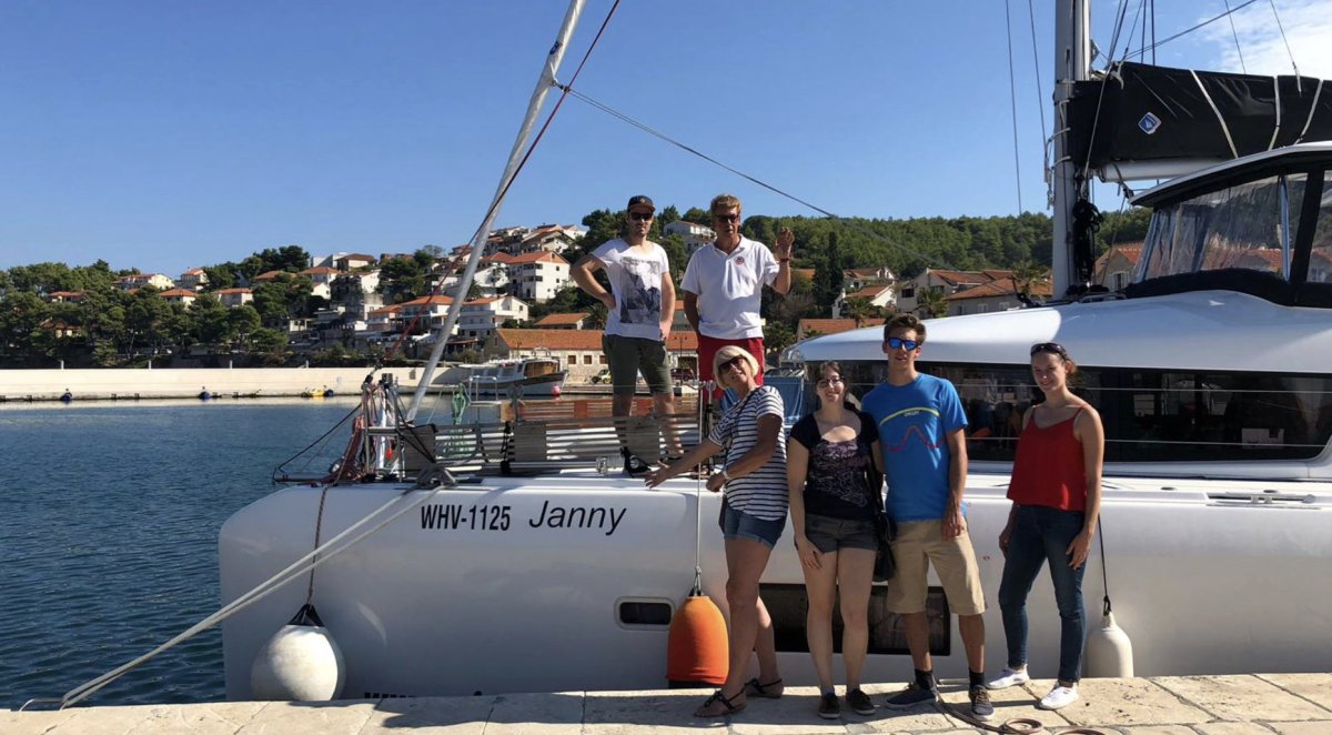 Katamaran Segeltour auf dem Meer