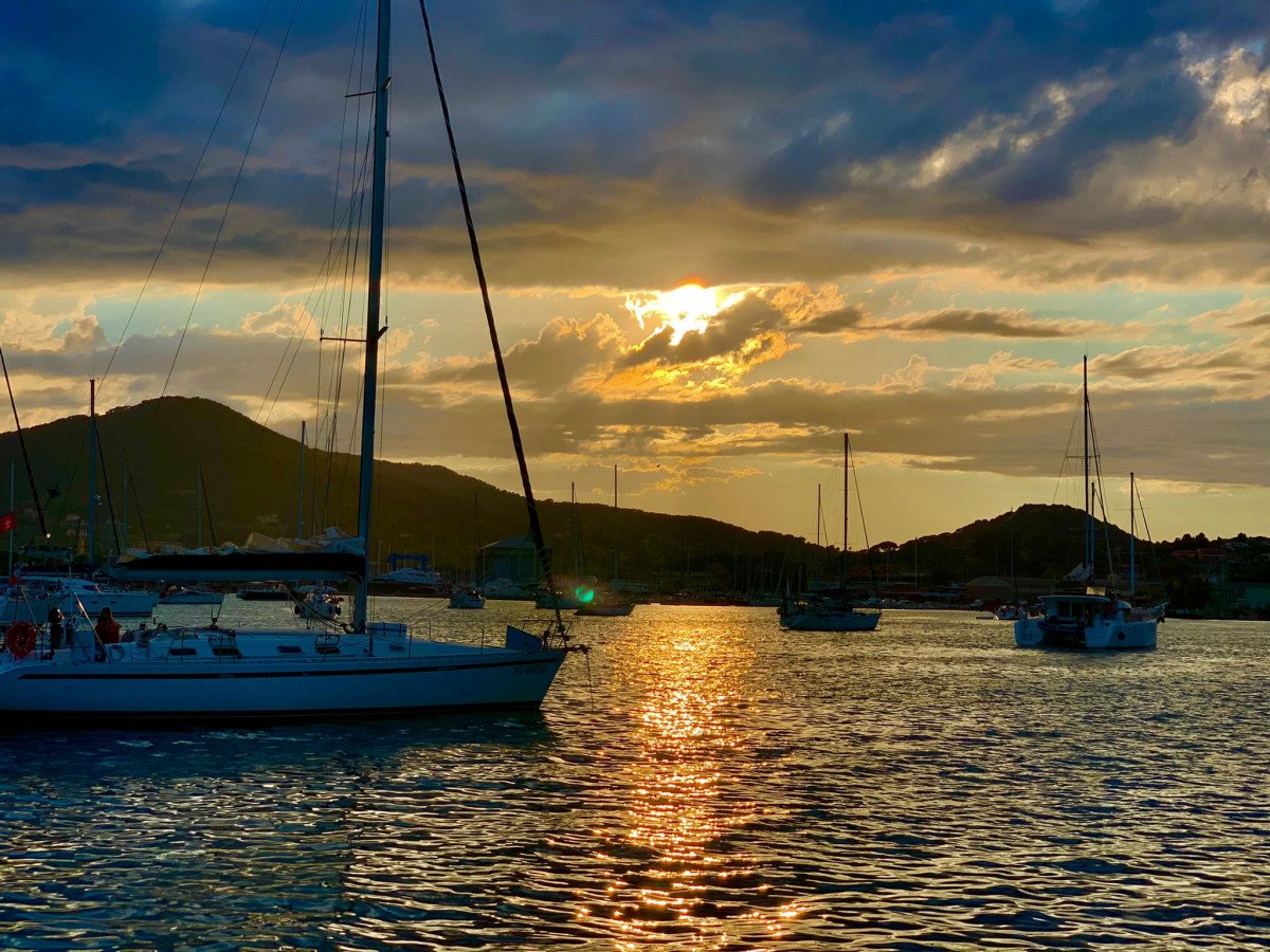 Sailboat - Bénéteau - Oceanis Clipper 4 11