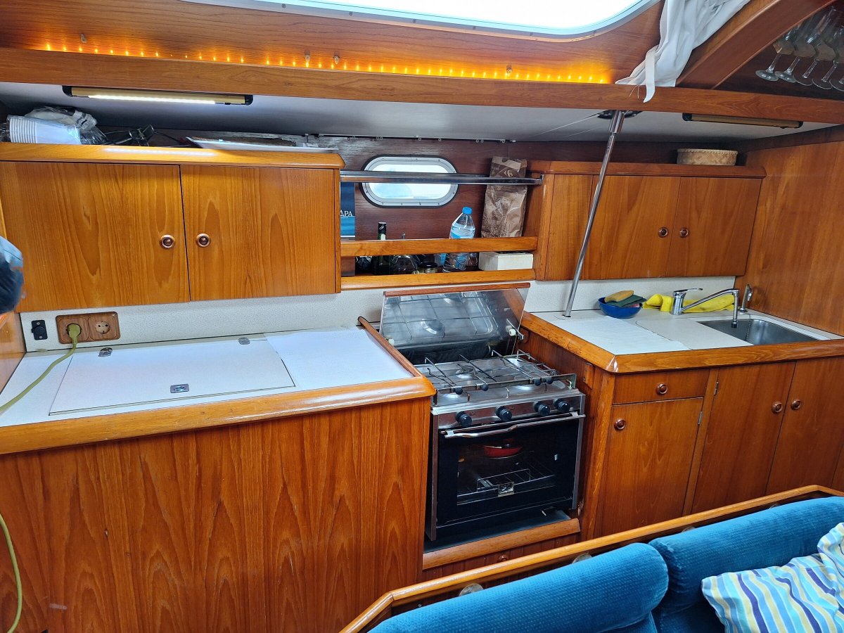 Barco de vela en el mar