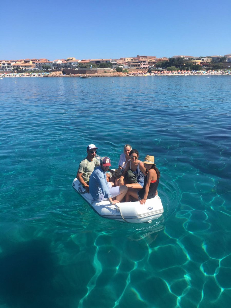 Viaje en barco de ida por el archipiélago de Maddalena y Córcega