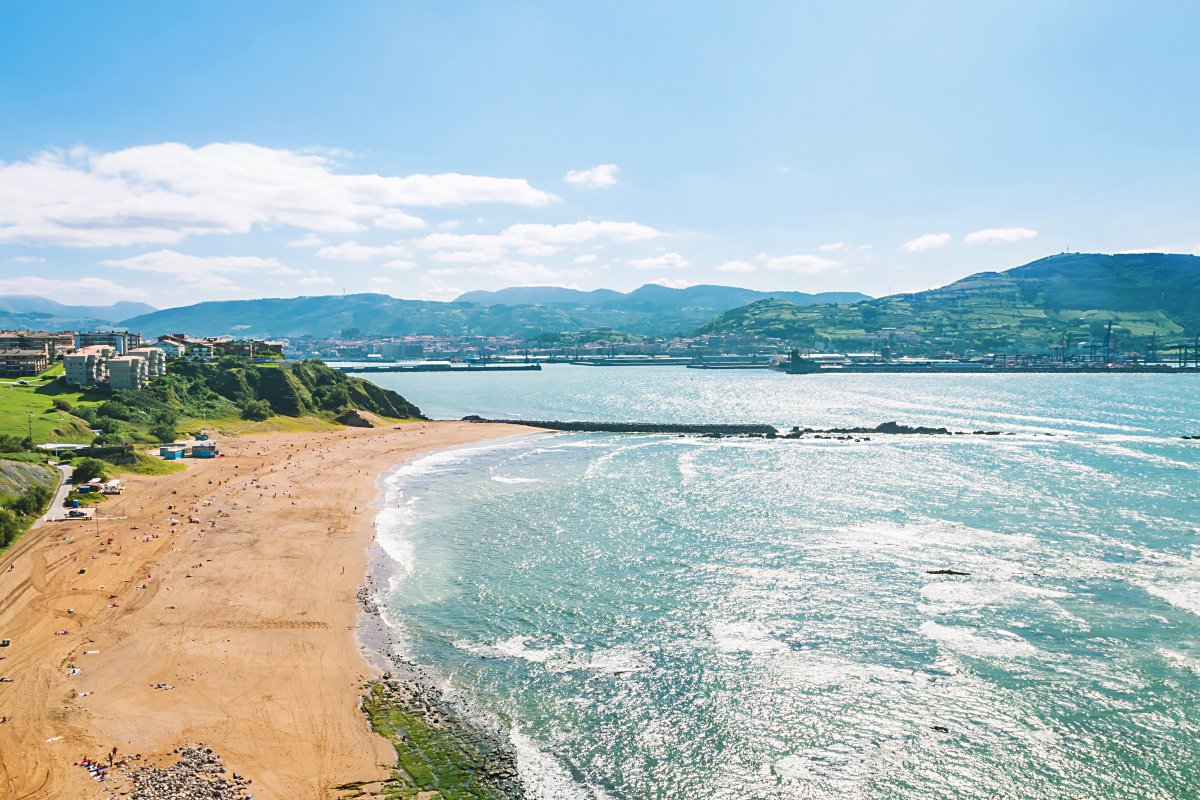 Explore Getxo with a sailing getaway