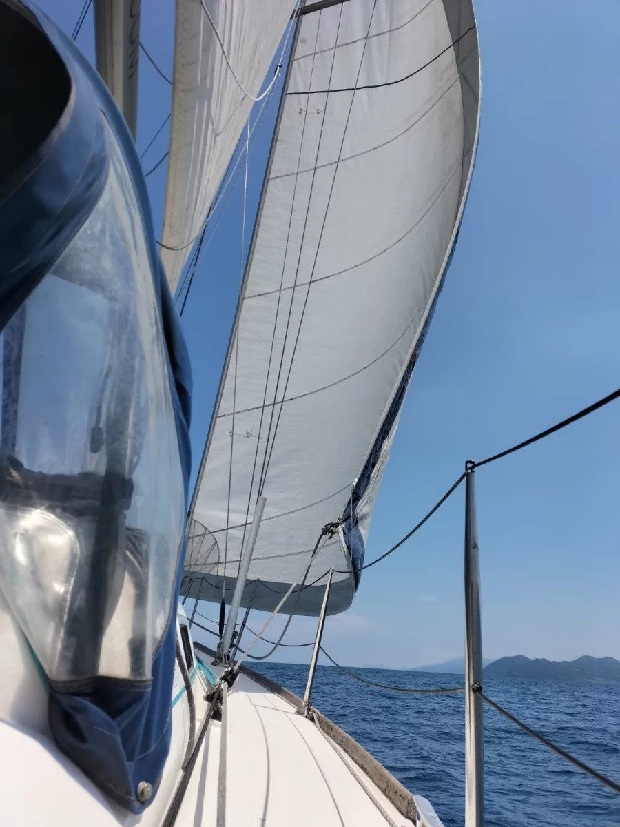 Explore the marine beauty with our navigation course from Santander to Vigo.