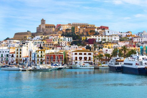 Navega en flotilla por las calas de Ibiza y Formentera