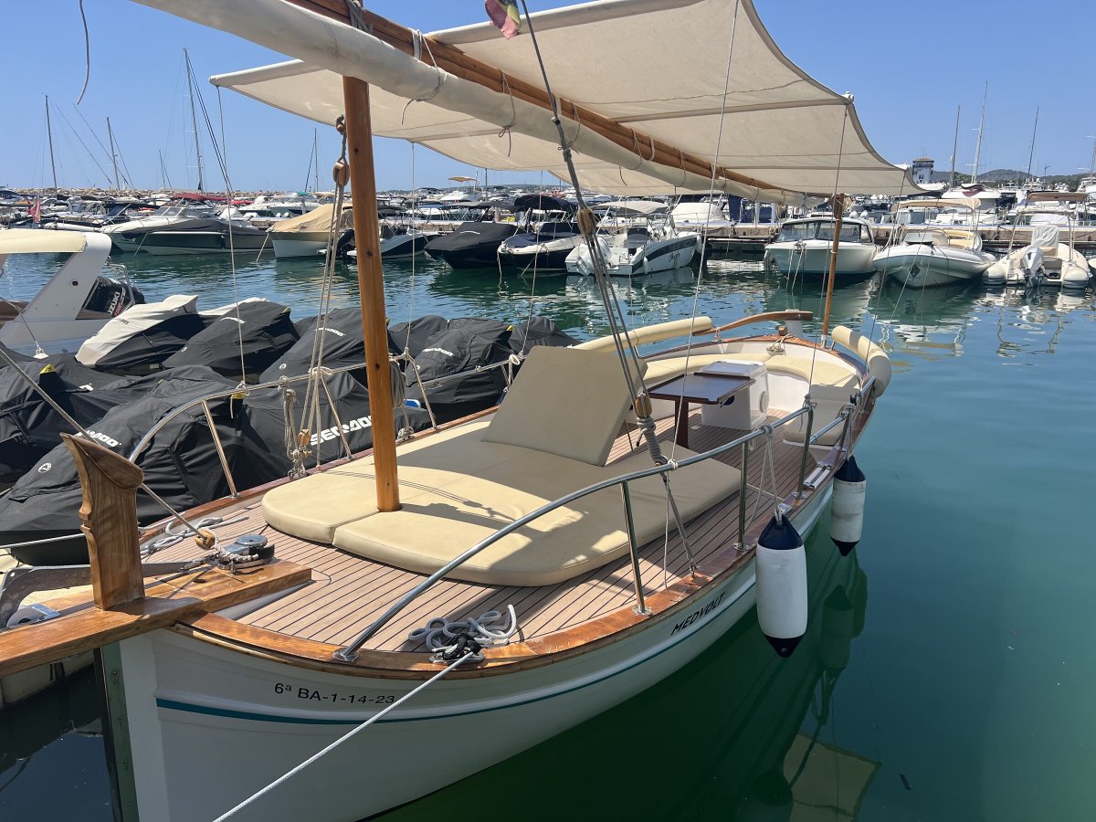 Electric llaüt ride in Puerto Portals