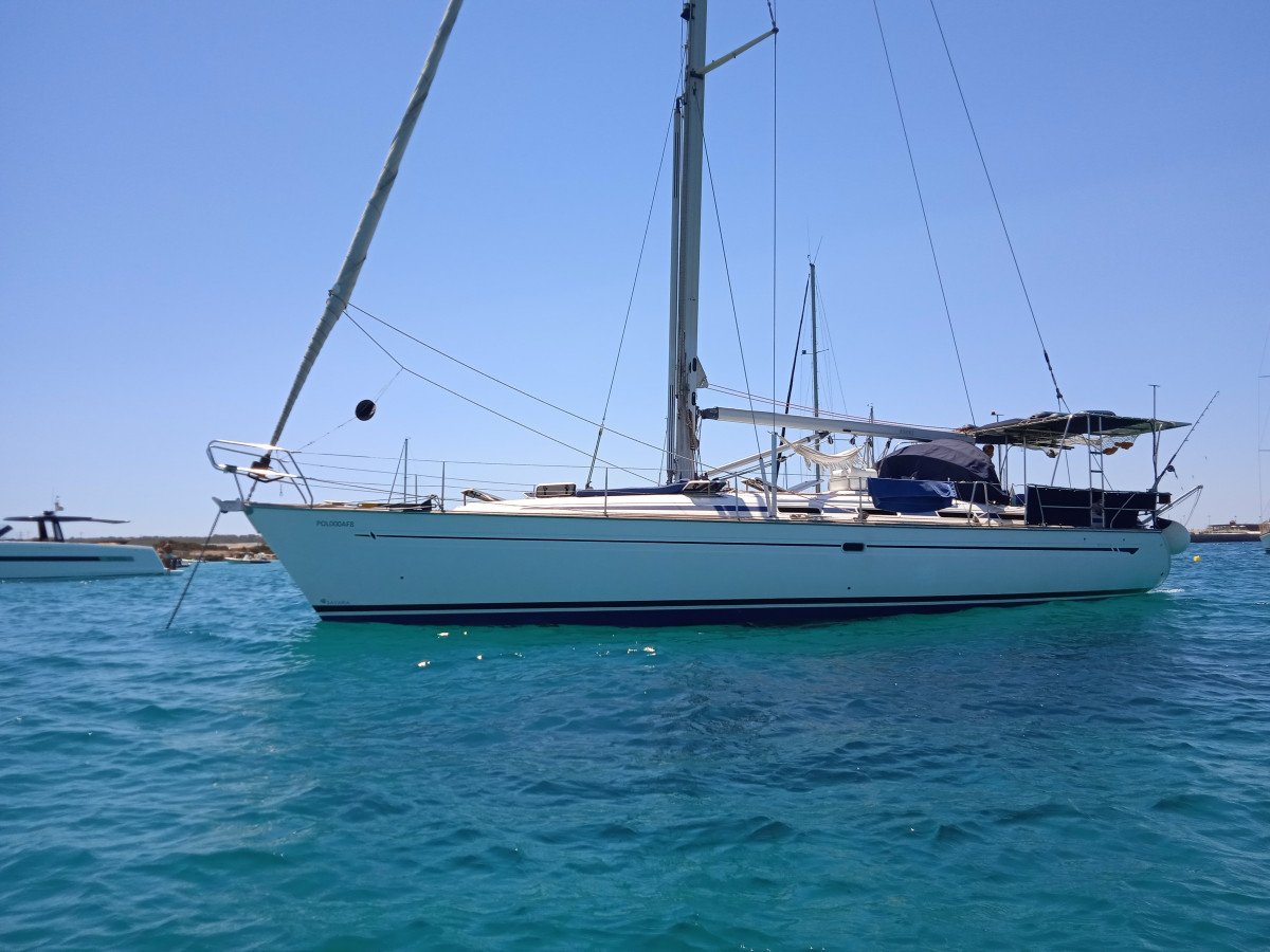 Vista della costa di Es Vedrá dal mare