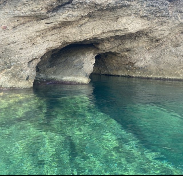 Goditi i panorami mozzafiato della Costa Brava da un catamarano