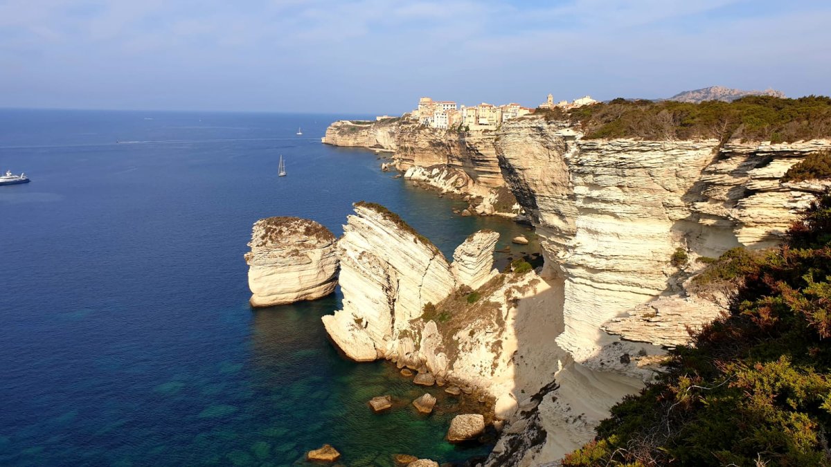 Boote während eines Segelkurses