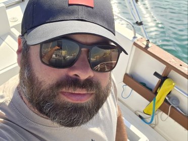 Let's learn together to sail by boat from Badalona