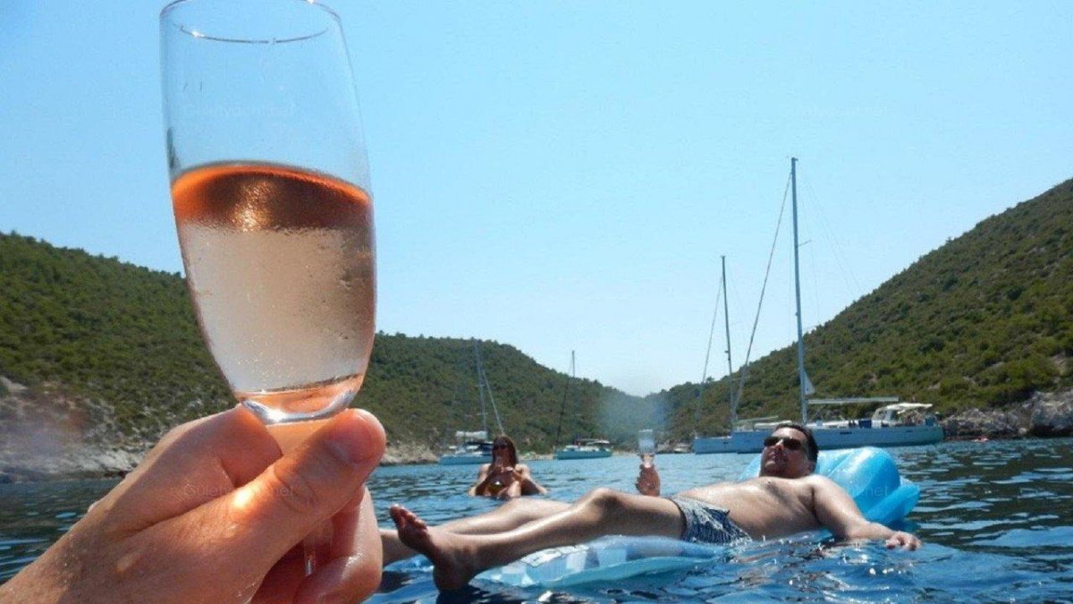 cabin-charter-sample-cabin-charter-photos-47