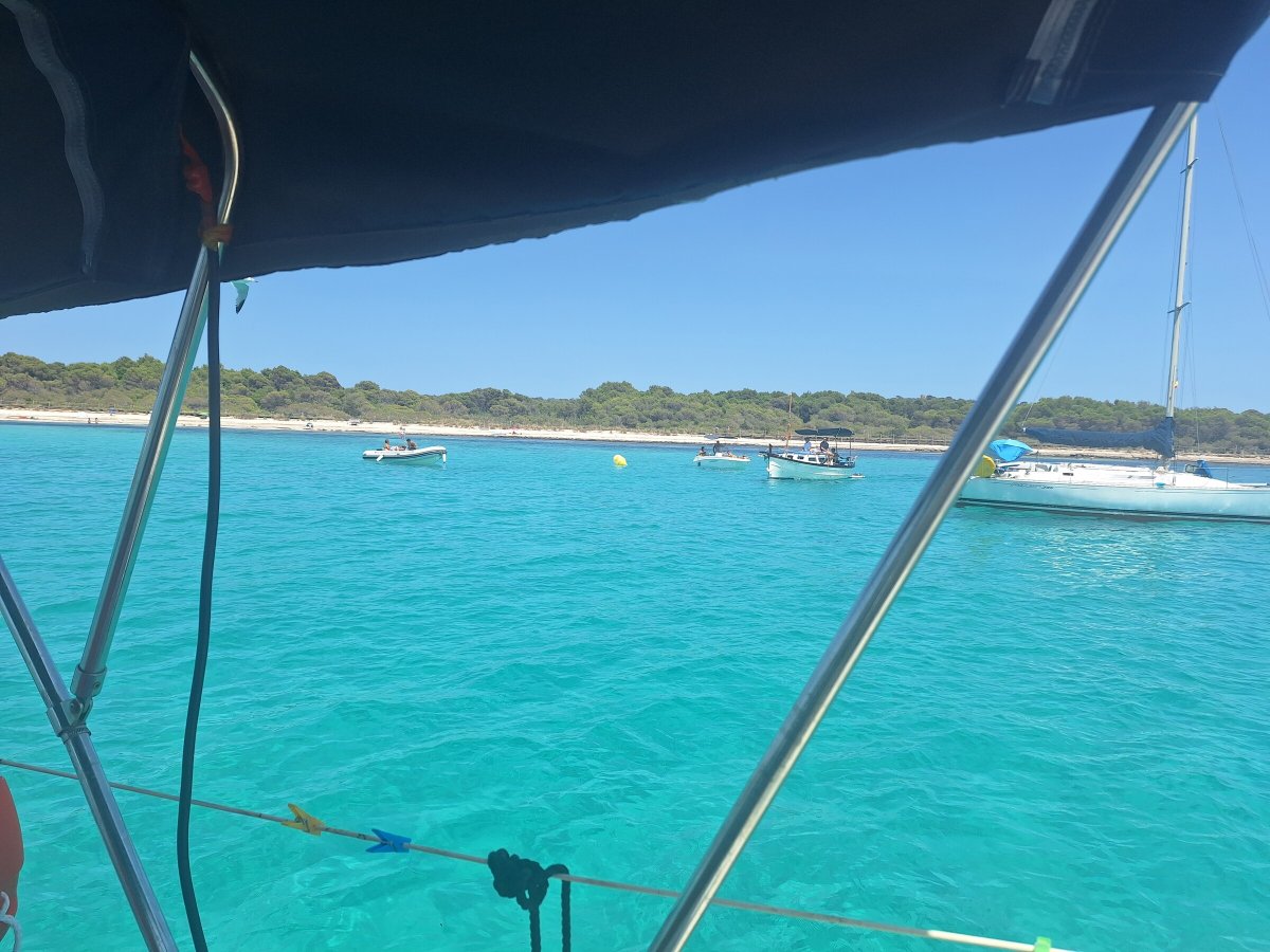 Rilassati sulle spiagge vergini di Menorca