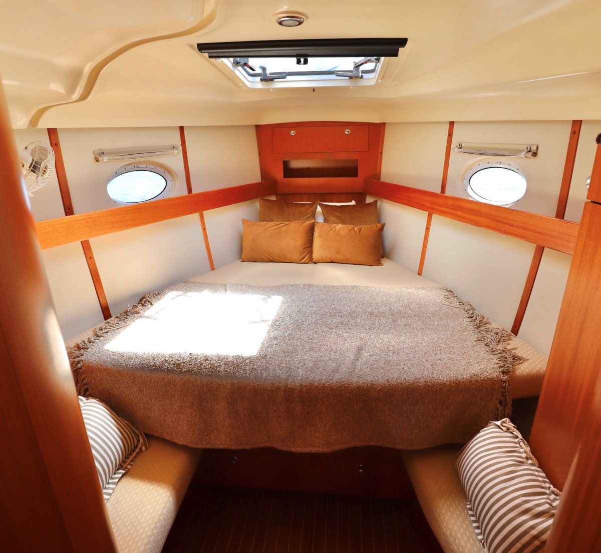 Elan Marine - 10 persone