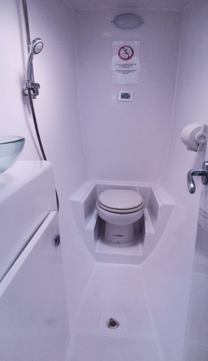 Cruceros de un día en catamarán por Ibiza y Formentera