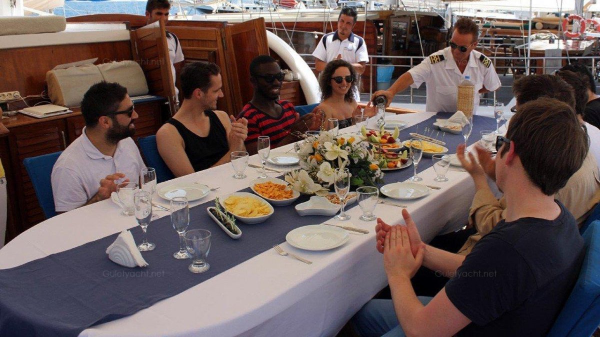 cabin-charter-sample-cabin-charter-photos-4