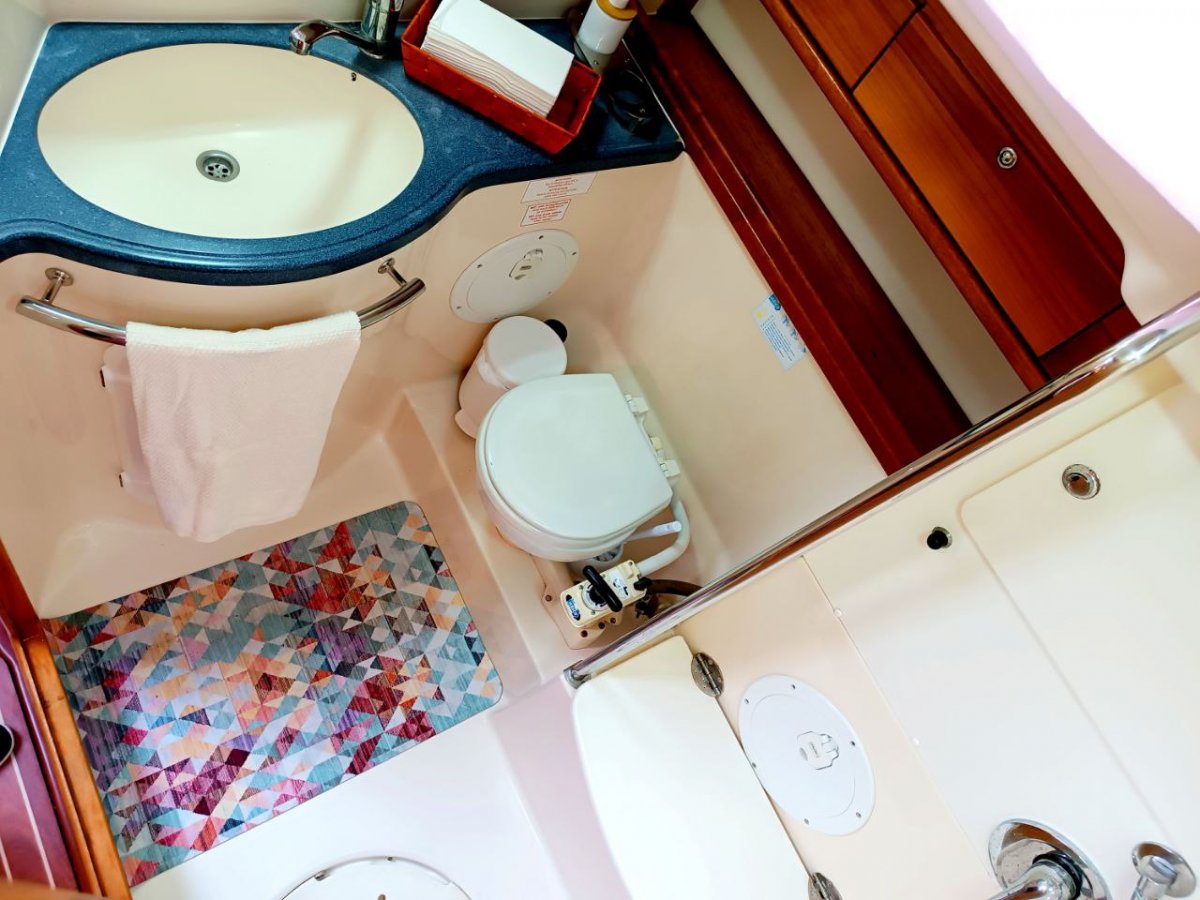 Sailboat - Bavaria Yachts - 2 baths