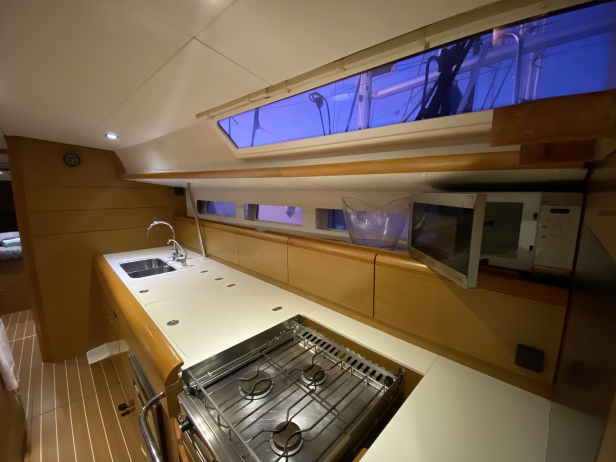 Velero - Jeanneau - 5 cabinas