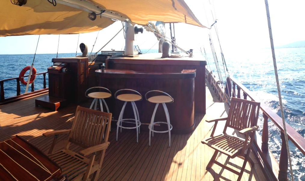 fiesta en barco barcelona