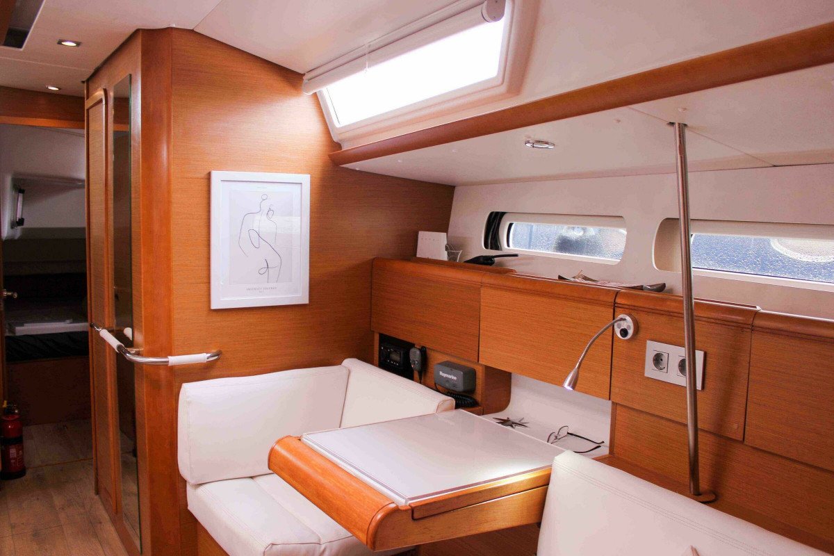 Sailboat - Jeanneau - 13.4 meters