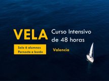 Blick auf den Hafen von Valencia mit Segelbooten