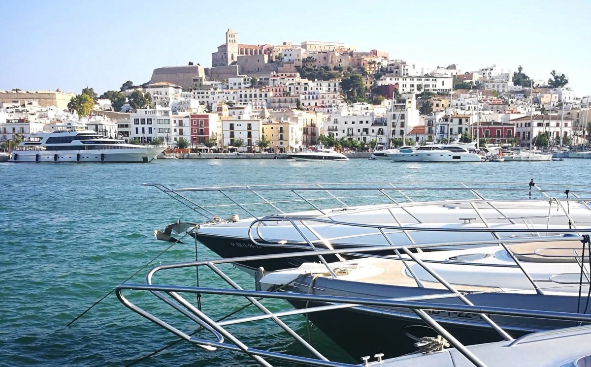 Avventura in mare attraverso Ibiza e Formentera da Denia