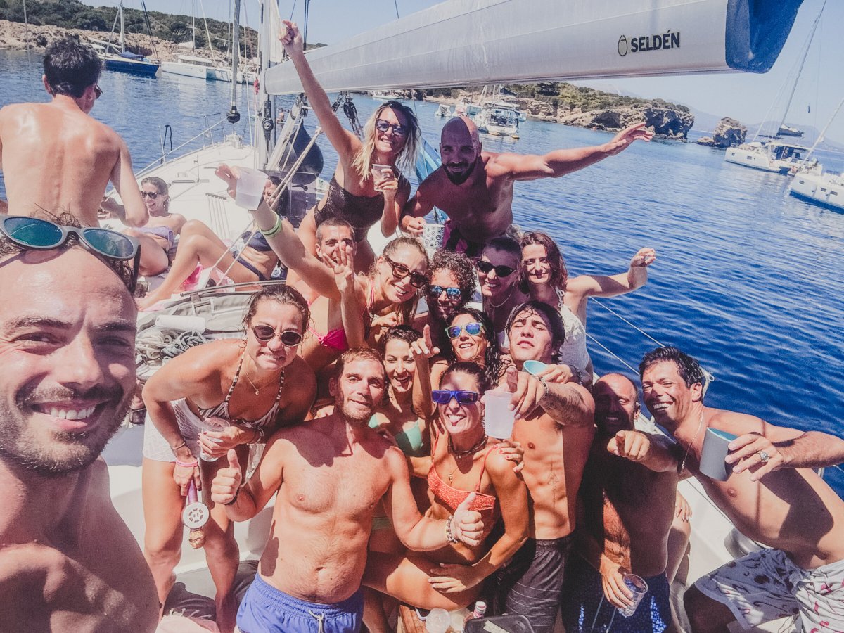 Katamaran in Ibiza, der beste Weg, die Inseln zu erkunden.