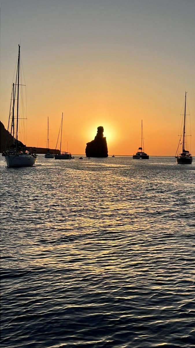 Disfruta de un viaje en barco de una semana desde Mallorca hasta Menorca, con una parada en el archipiélago de Cabrera