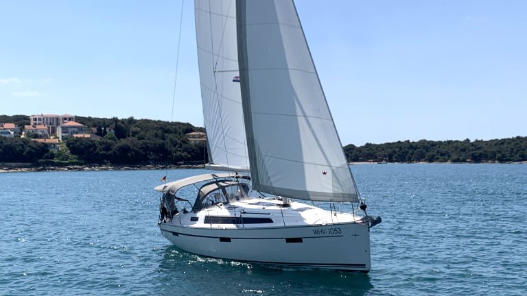 Bavaria Yachts - 3 {{i18n.cabins}}