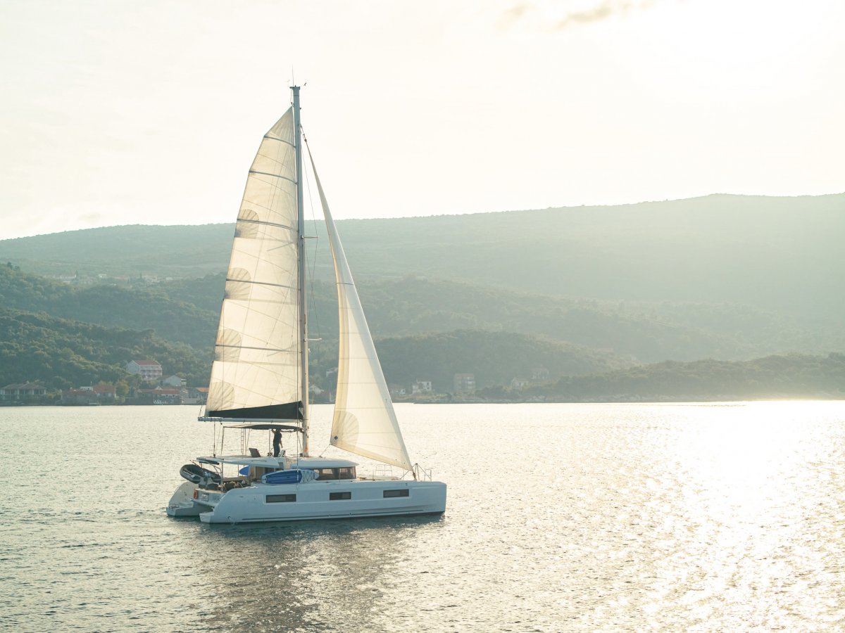 Catamaran - Lagoon - 4 cabins