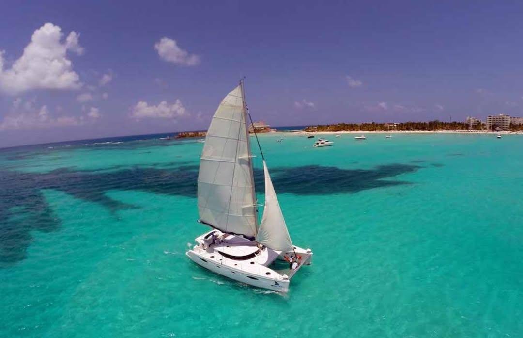 Experience the Caribbean on a Luxurious Catamaran in 2025