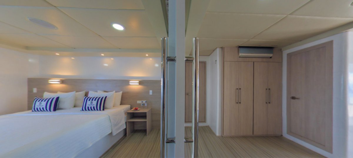 Boat tour of the Galapagos Islands