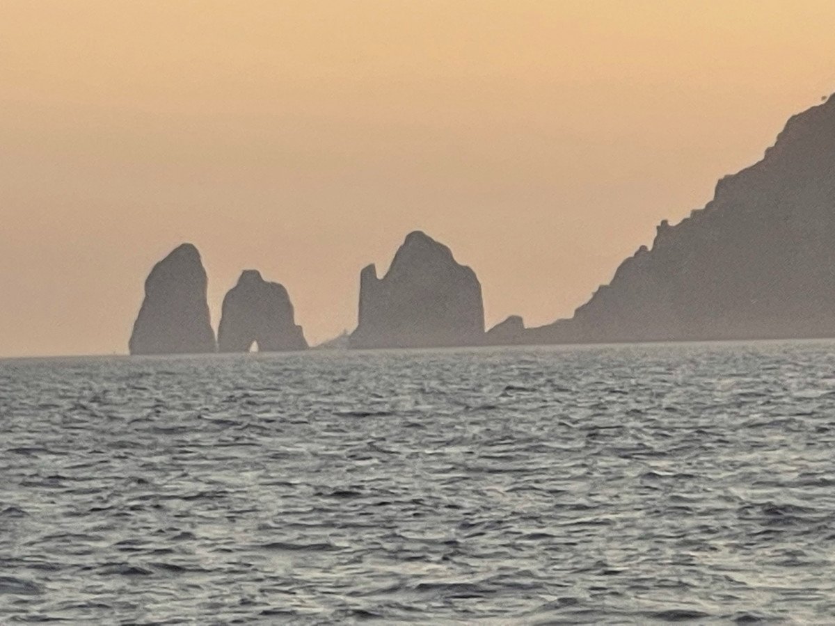 Discover the beauty of the Gulf of Naples by boat