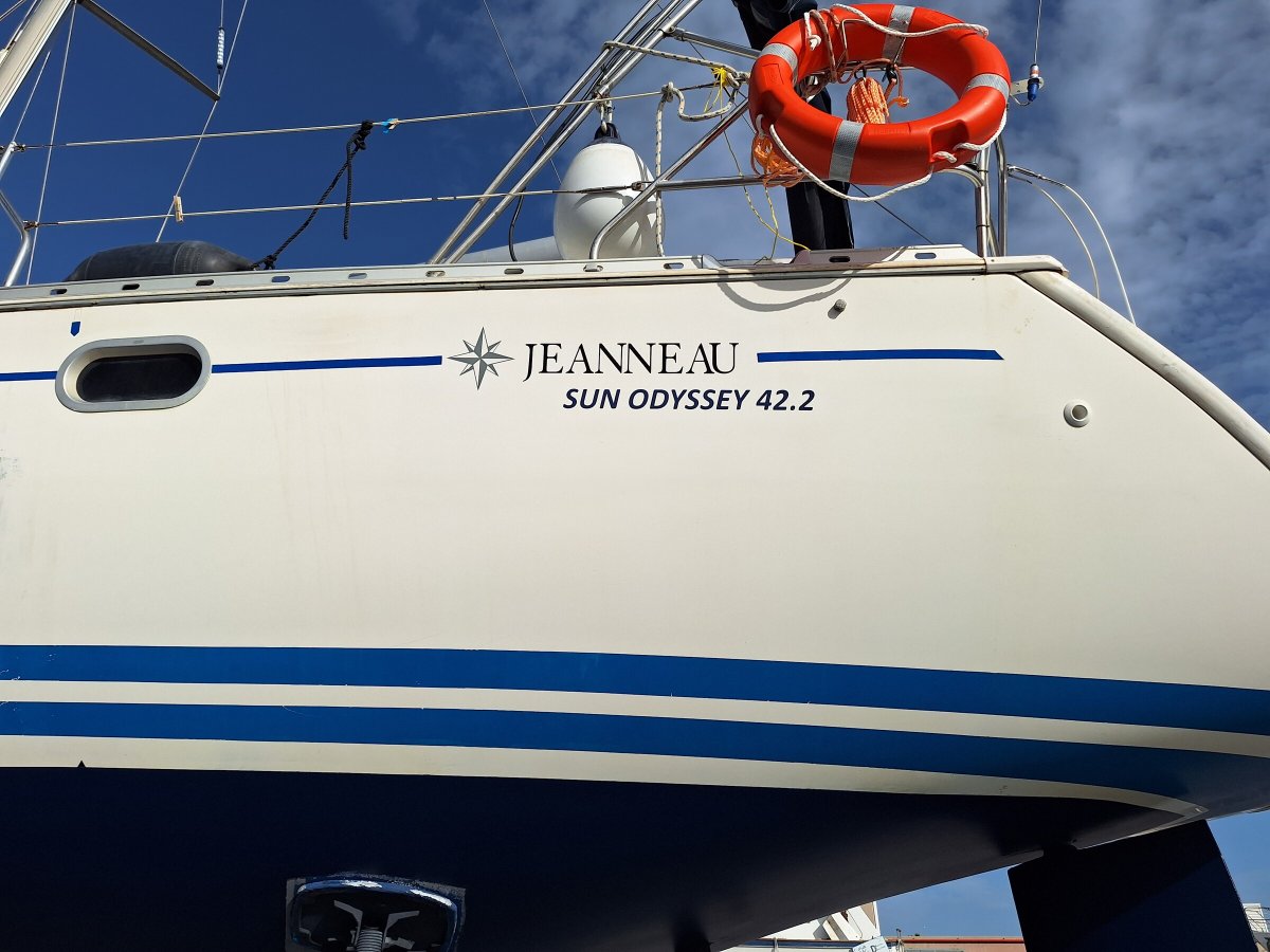 Goditi la navigazione nel Mar Mediterraneo