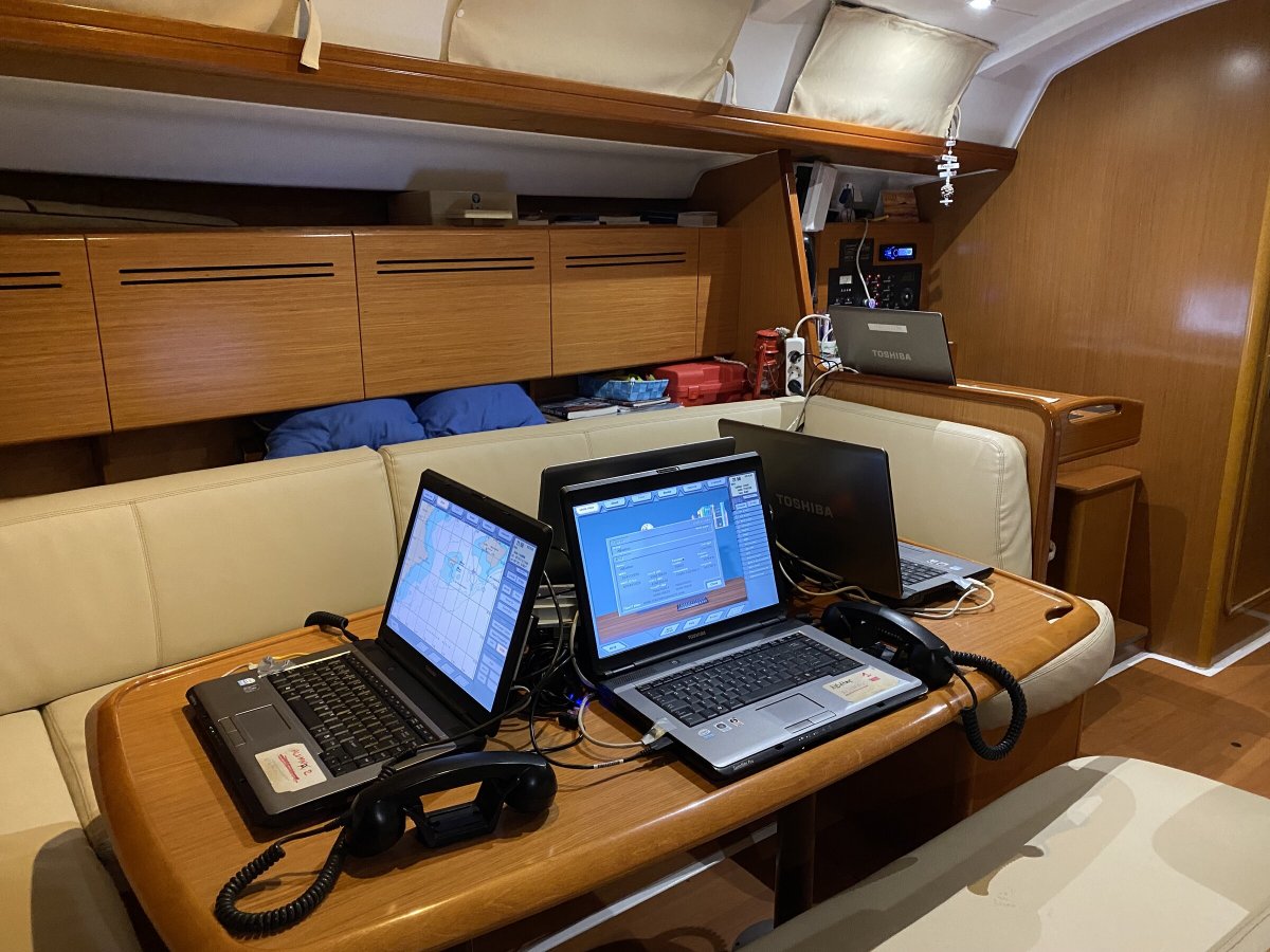 Conducir un barco con confianza y seguridad con nuestros cursos de navegación