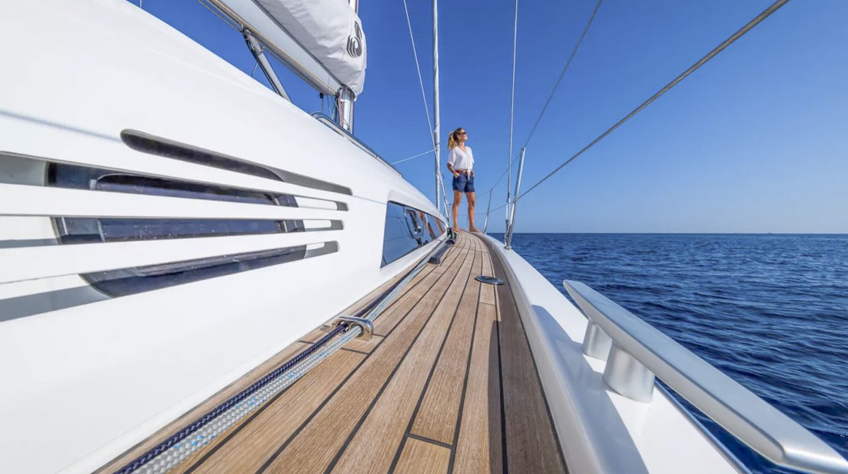 New boat for Atlantic crossing, group navigation courses