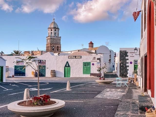 Sea excursion in catamaran from Cadiz to Lanzarote