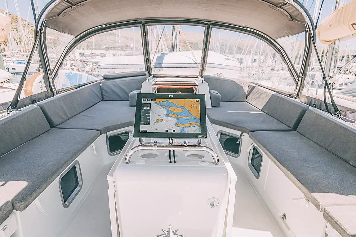 Sail adventure along the beautiful coasts of Ibiza