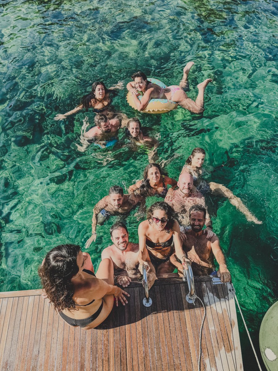 Excursión en catamaran por Ibiza y Formentera, ¡descubre la magia!