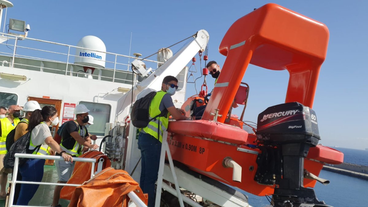 Barcos de rescate rápidos en acción en Motril