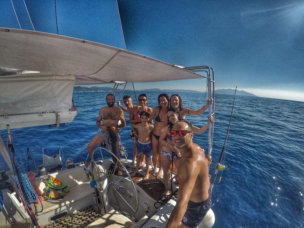 Impara a navigare lungo la costa ovest della Sardegna.