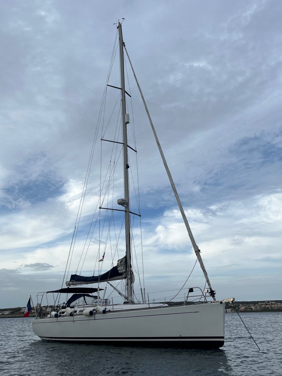 Genießen Sie den Blick vom Meer auf Ibiza und Formentera