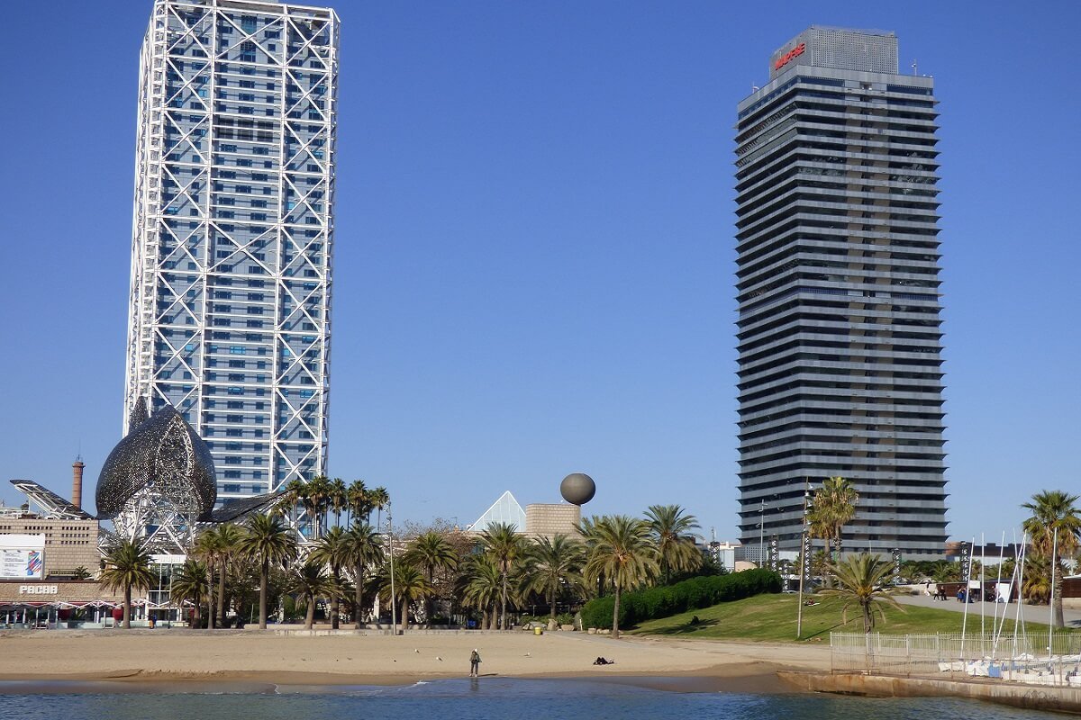 Vuelta en velero con tapas en Barcelona