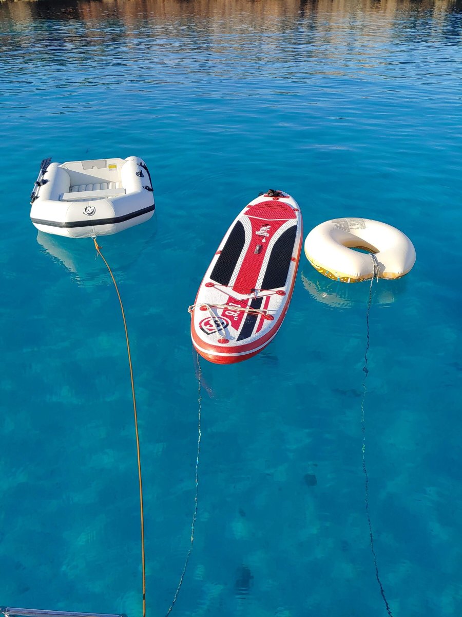 Barco a vela en el Mediterráneo