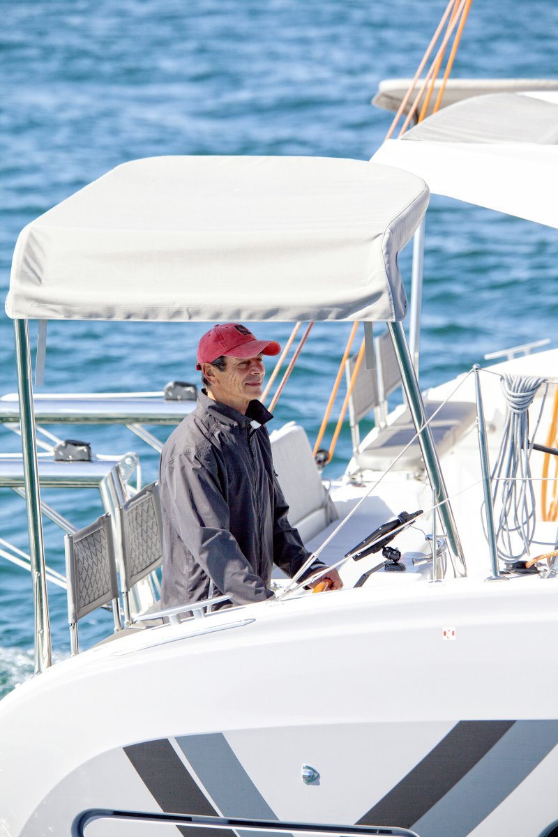Experiencia de navegación en catamarán de 4 horas