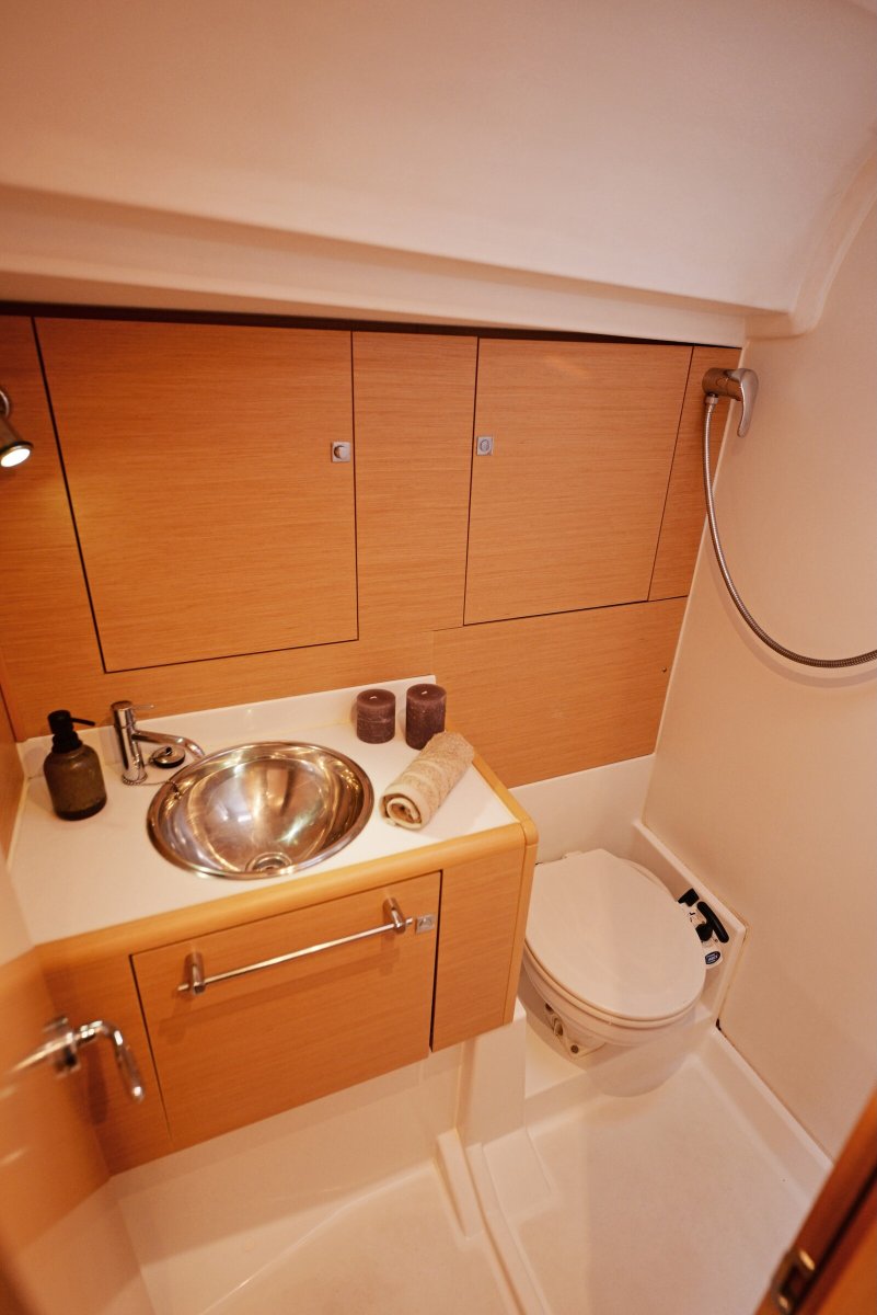 Jeanneau - 10 {{i18n.capacity}}