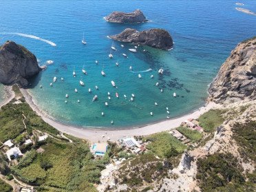 Vacanza nelle isole Pontine a bordo di una splendida imbarcazione di 16 mt