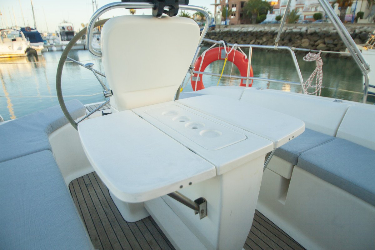 Sailboat - Bavaria Yachts - 2 cabins