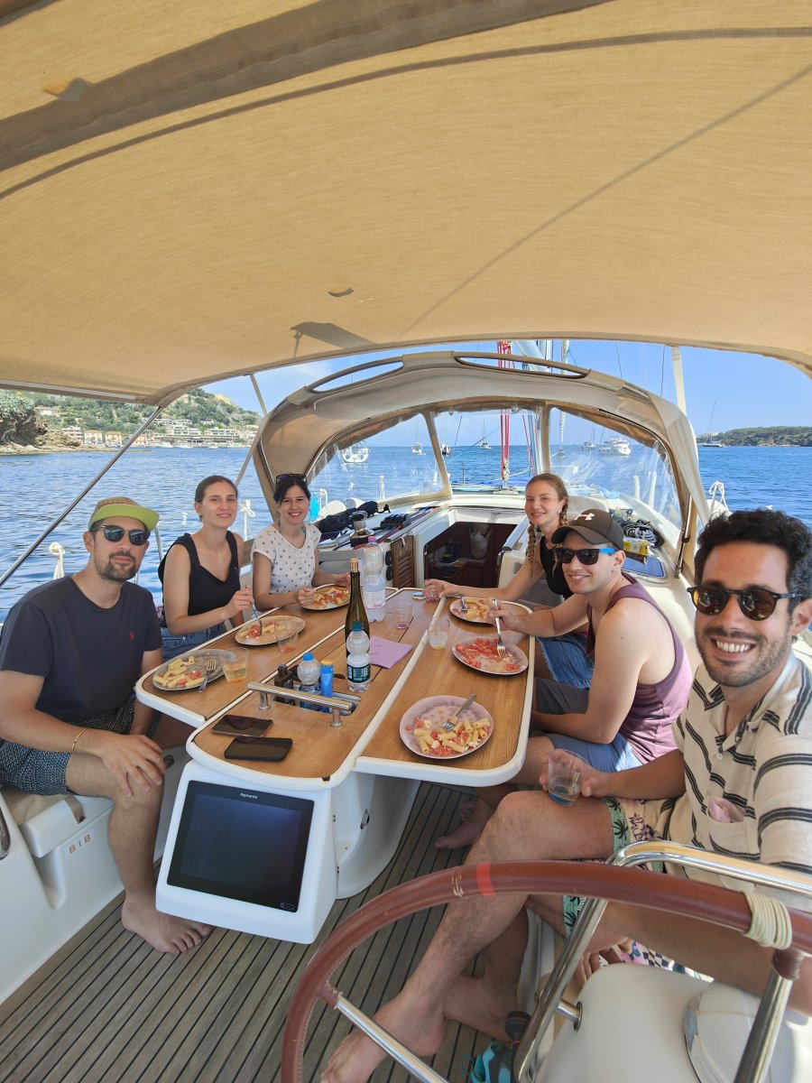 Aprender a navegar en las tranquilas aguas del archipiélago toscano